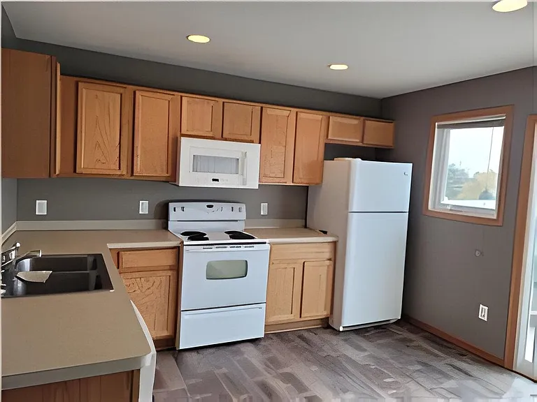 4951 Emmit Dr N — Photo 2
