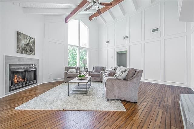 1st image of 14 Oak Cir