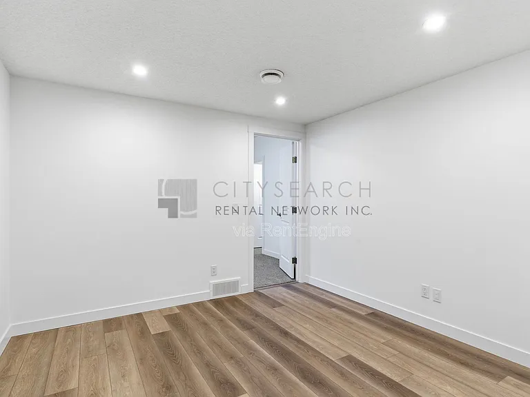 181 Setonstone Grn SE #B — Photo 12