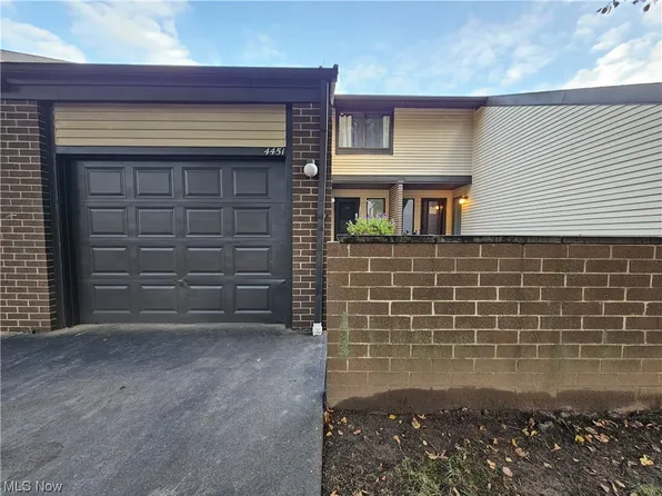 4451 Gilmer Ln #116, Richmond Heights, OH 44143