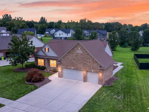 27214 Celtic Dr, Flat Rock, MI 48134
