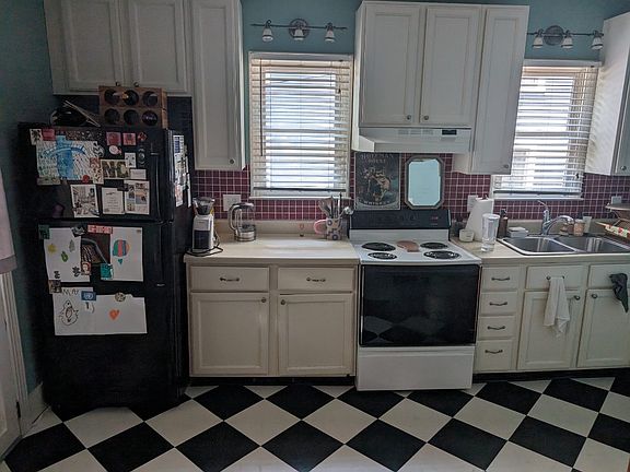 2nd image of 216 Elm St APT B