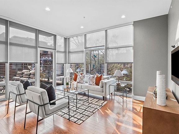 4th image of 9 N Euclid Ave #415