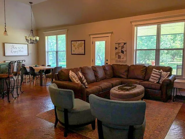 1307 W 14th Ave — Photo 2