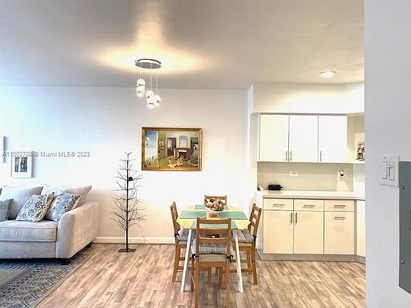 4th image of 1408 Brickell Bay Dr APT 607
