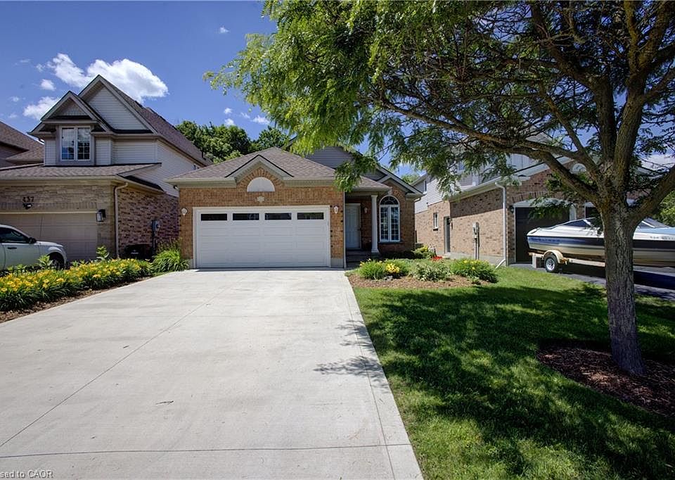 1st image of 439 Woodrow Dr