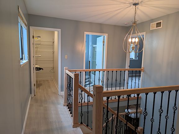 3rd image of 15983 Meadowood Ave