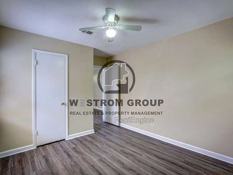 820 Collin Dr — Photo 7