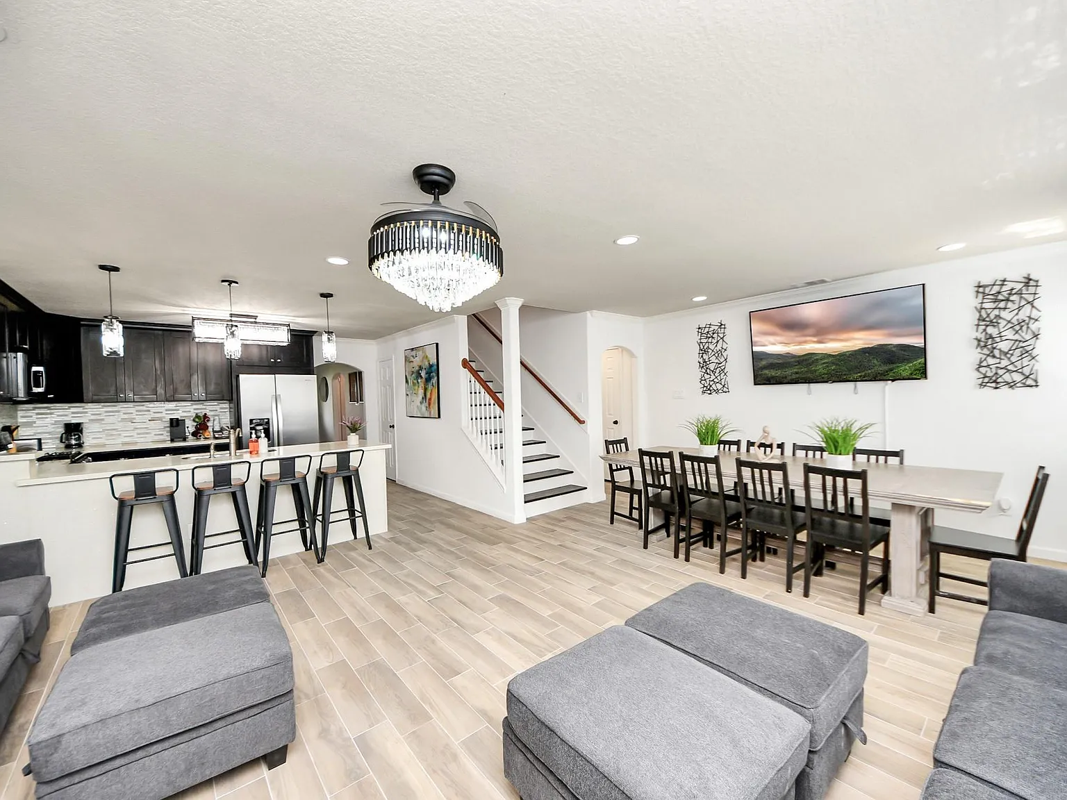 8 bed, 3.5 bath, 3136 sqft, $7,000 — Photo 1