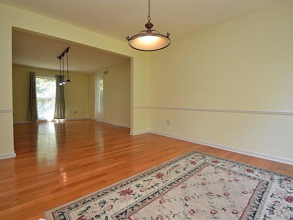 3rd image of 857 Brookside Dr