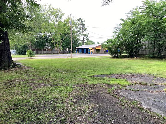 3rd image of 507 W Race Ave
