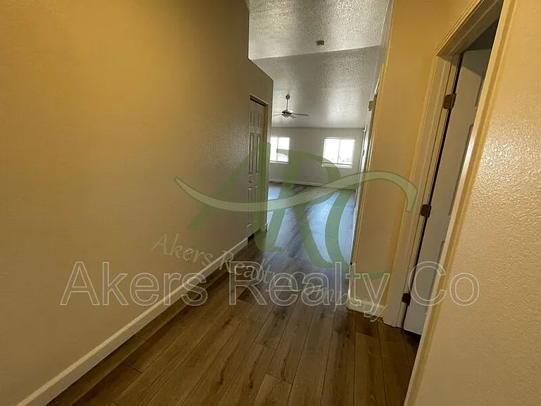 951 S Harmony Ln — Photo 3