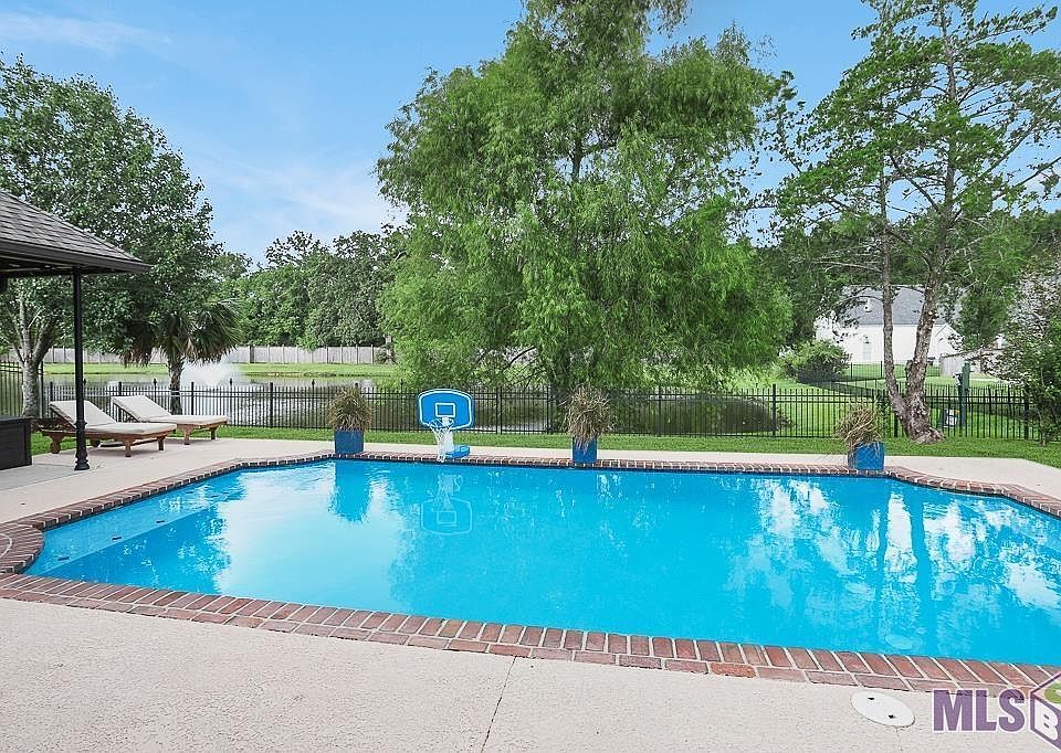 1st image of 15087 W Lakefront Dr