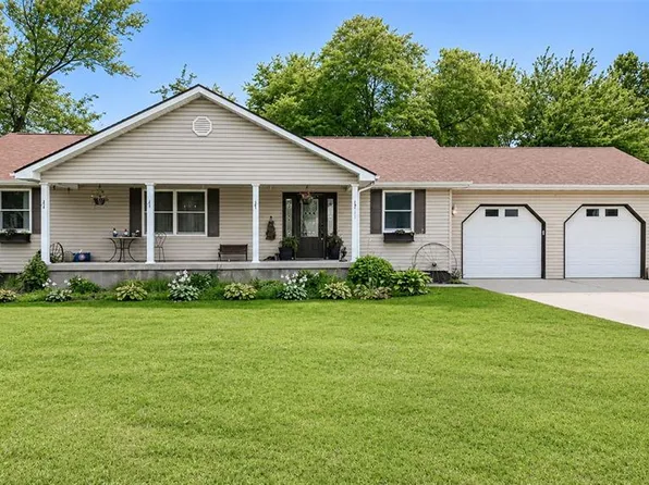 1023 S Main St, Coulterville, IL 62237
