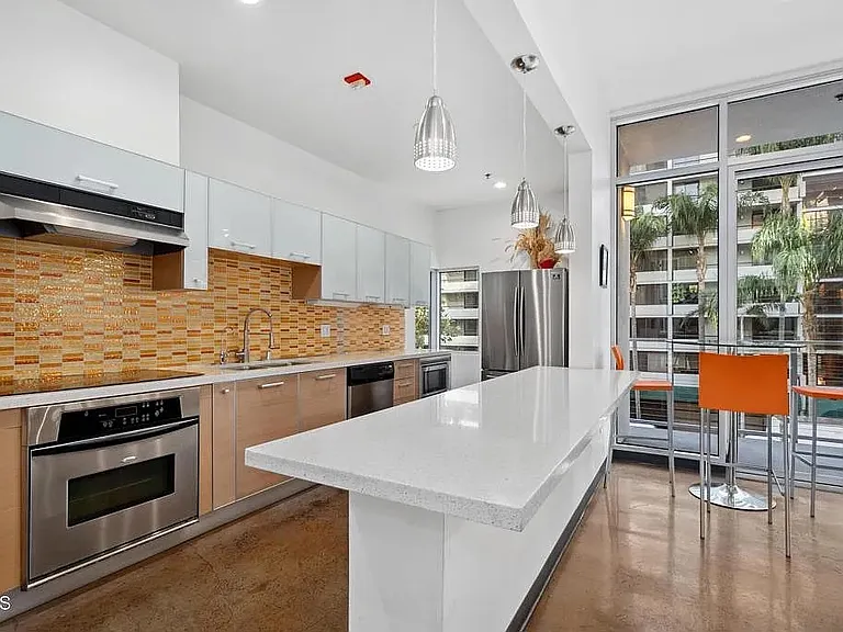 645 W 9th St #213 — Photo 30