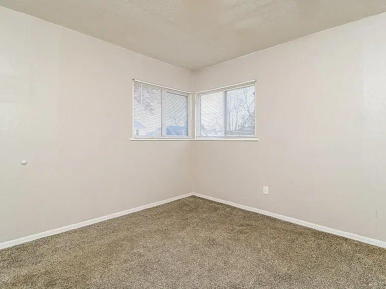 6219 Julian Ave — Photo 10