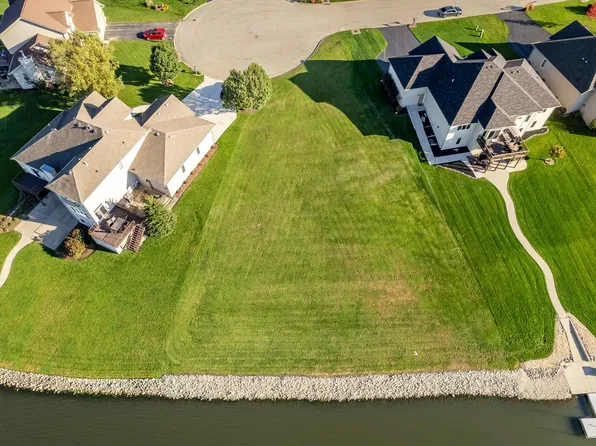 12650 Whitnall Pl, Winnebago, IL 61088