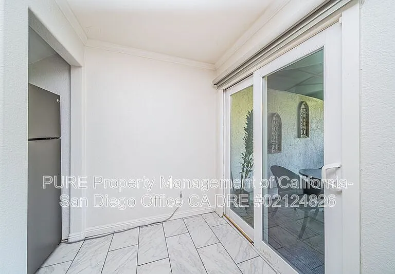 7525 Jerez Ct #H — Photo 10