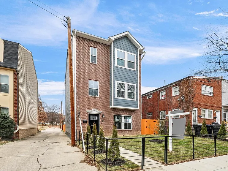1726 Gainesville St SE — Photo 9