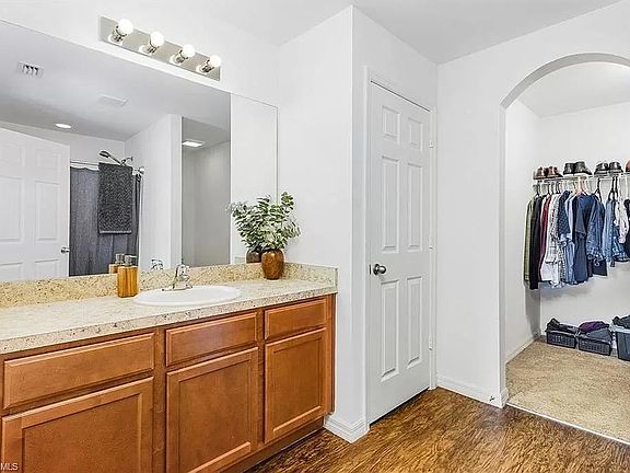 4th image of 2606 NE Juanita Pl