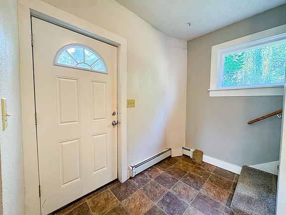 3rd image of 127 E Summit Ave
