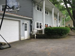 6 Juniper Dr, Clifton Park, NY 12065