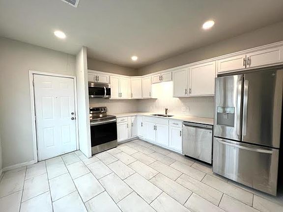 2nd image of 350 E Woodin Blvd