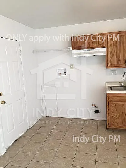 3 bed, 1.0 bath, 900 sqft, $1,500 — Photo 3