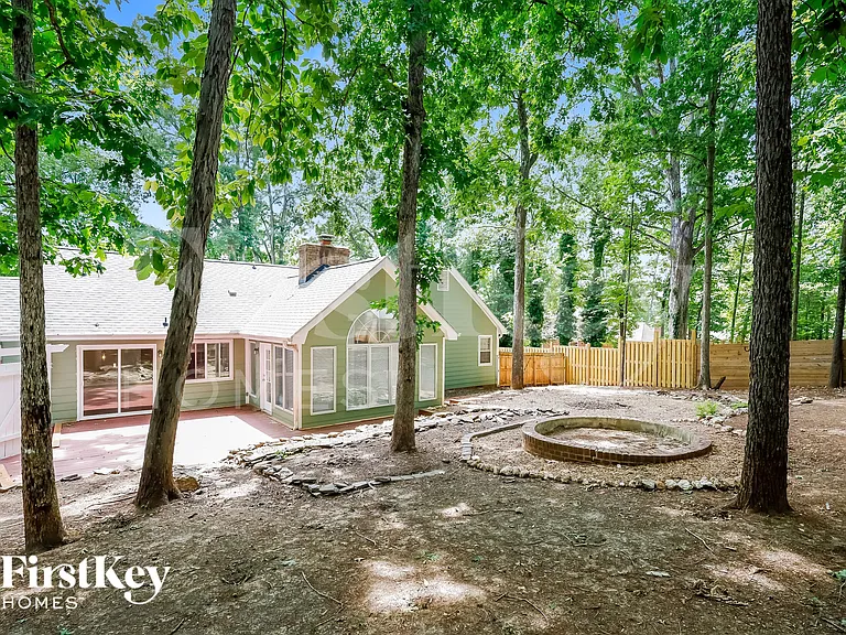 7614 Robin Crest Rd — Photo 15