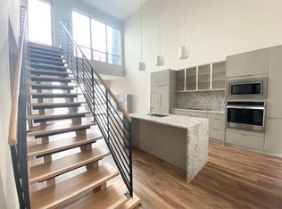 City Club Crossroads Apartments, Kansas City, MO 64108