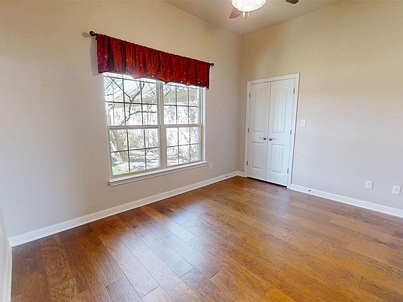 5th image of 2918 Willow Ridge Cir