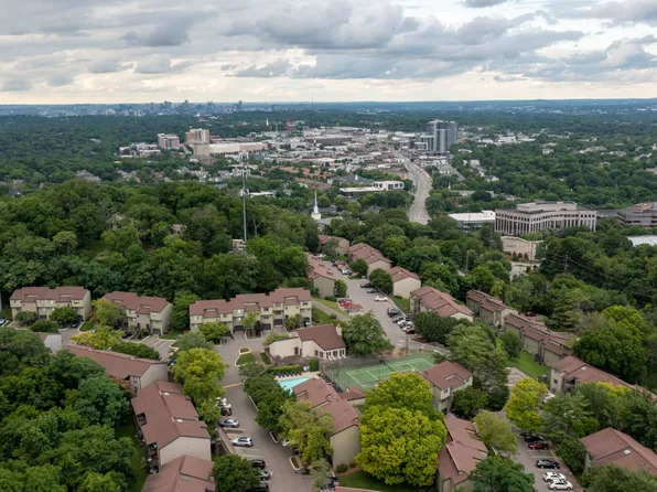 240 Summit Ridge Dr, Nashville, TN 37215