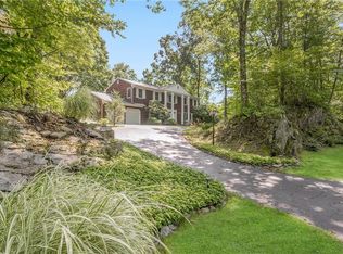45 Suzanne Ln, Pleasantville, NY 10570