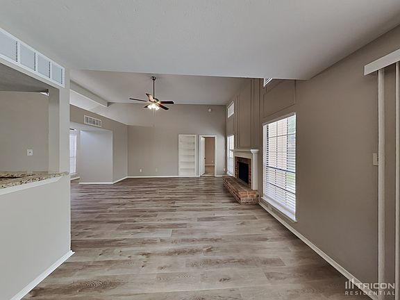 4th image of 2406 Brookdale Dr