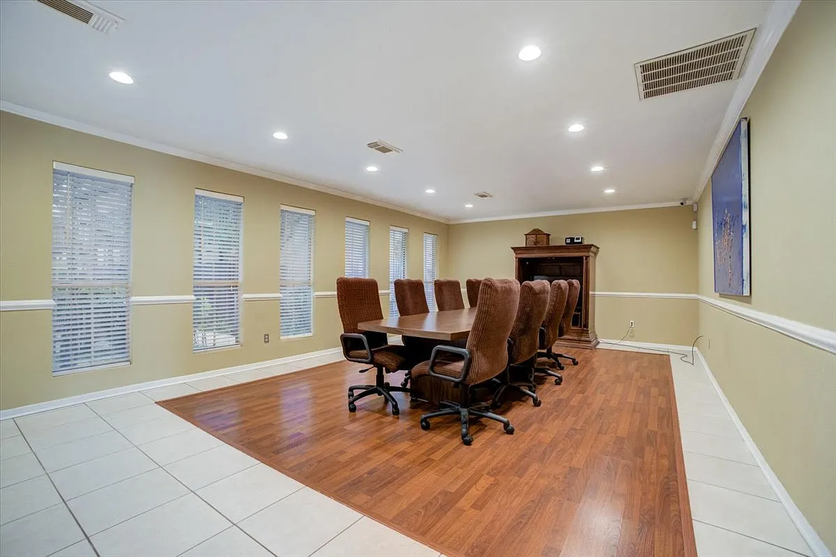 2 bed, 1035 sqft, $1,395 — Photo 2