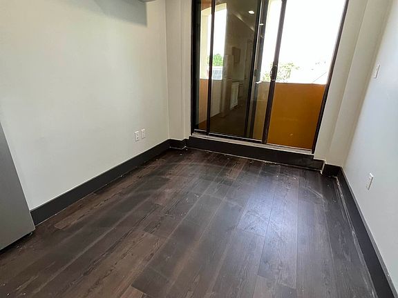 5th image of 870 New York Ave #8