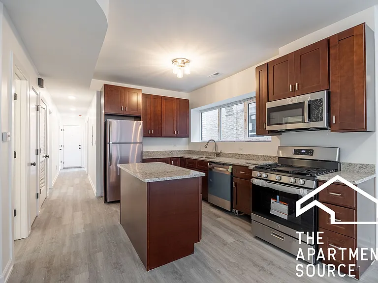 1014 N Hamlin Ave #1 — Photo 2