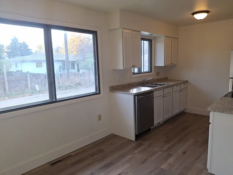 402 N 19th Ave #404 — Photo 7