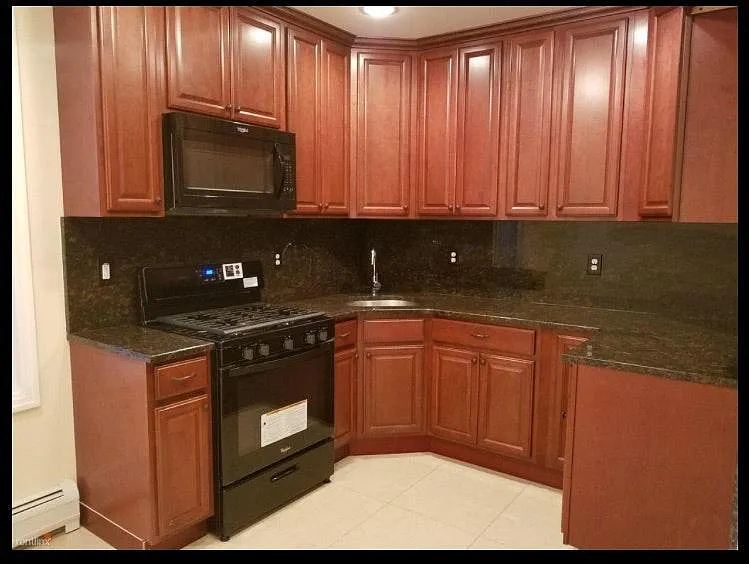 292 Woodlawn Ave #2 — Photo 2