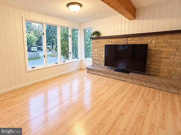5th image of 22 Brenwal Ave