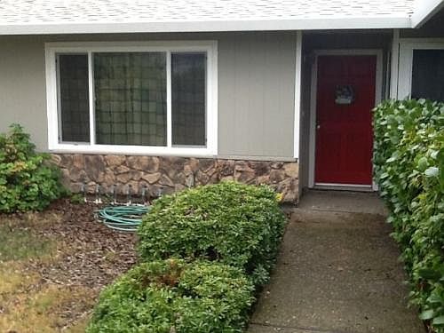 3rd image of 612 Cayuga Ct