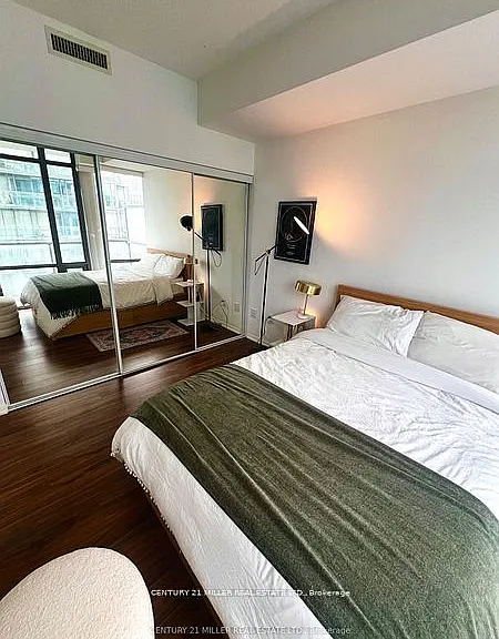 38 Grenville St #3010 — Photo 14