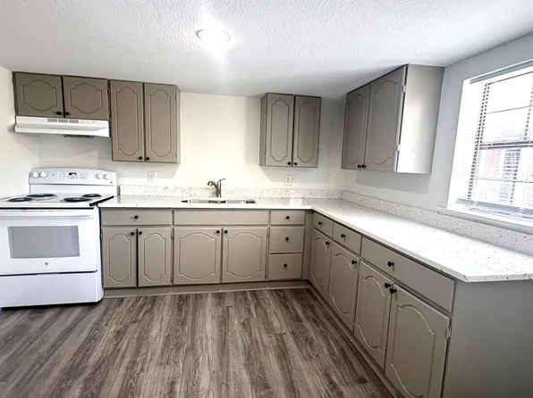 100 S 14th Ave APT 3, Hattiesburg, MS 39401