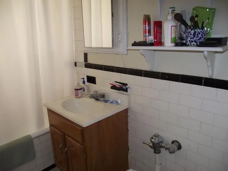 51 Linden St #15 — Photo 6