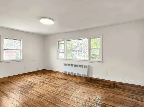 192-14 35th Ave #202, Flushing, NY 11358