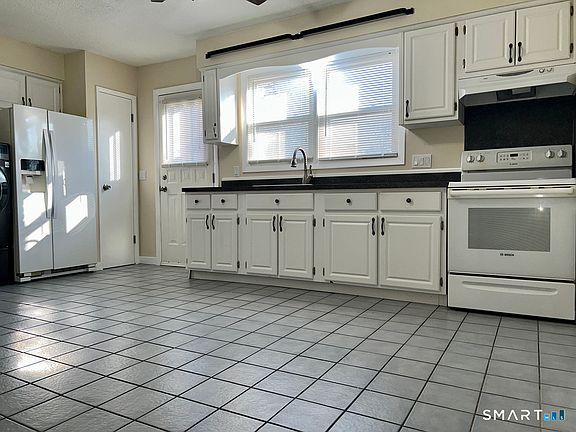 3rd image of 8 Roma Street #8