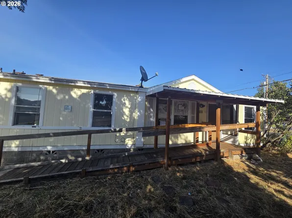 111 Kiss Ct, Roseburg, OR 97471