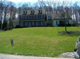 5 Rose Ann Ln, West Grove, PA 19390