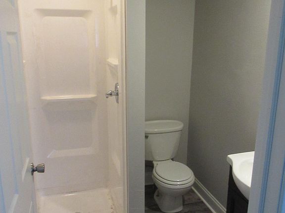 4th image of 3179 S Park Ave