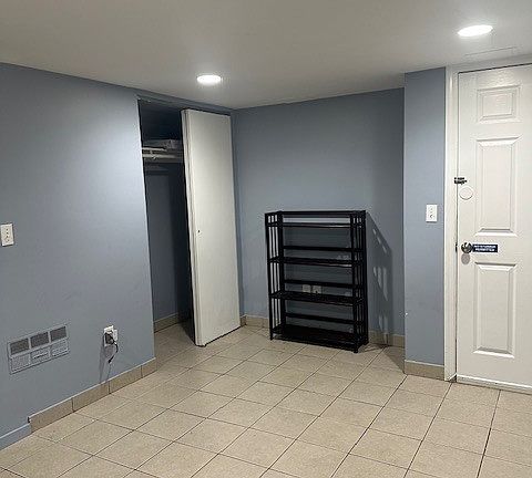 3rd image of 2136 Barnum Ave